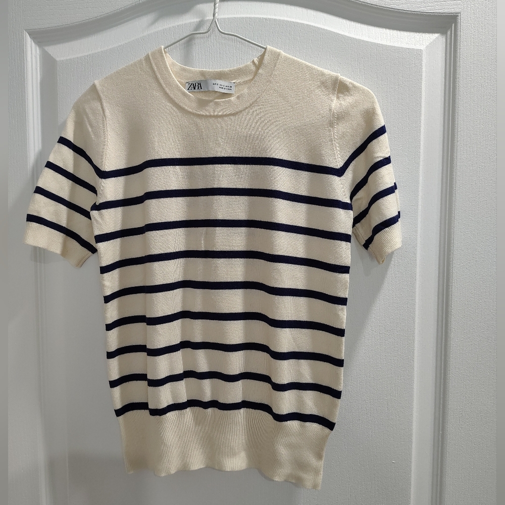 Zara Women's Cream and Black Striped Sweater